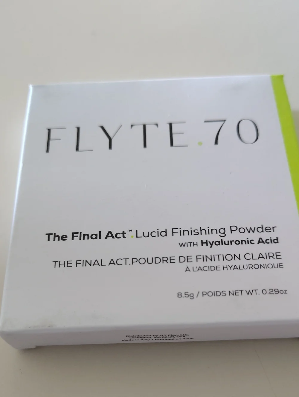 The Final Act Lucid Finishing Powder — White